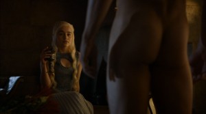 Game-Of-Thrones-S4Ep7-Mockingbird-Review-Nude-Daario-Naharis-in-front-of-Daenerys-Emilia-Clarke